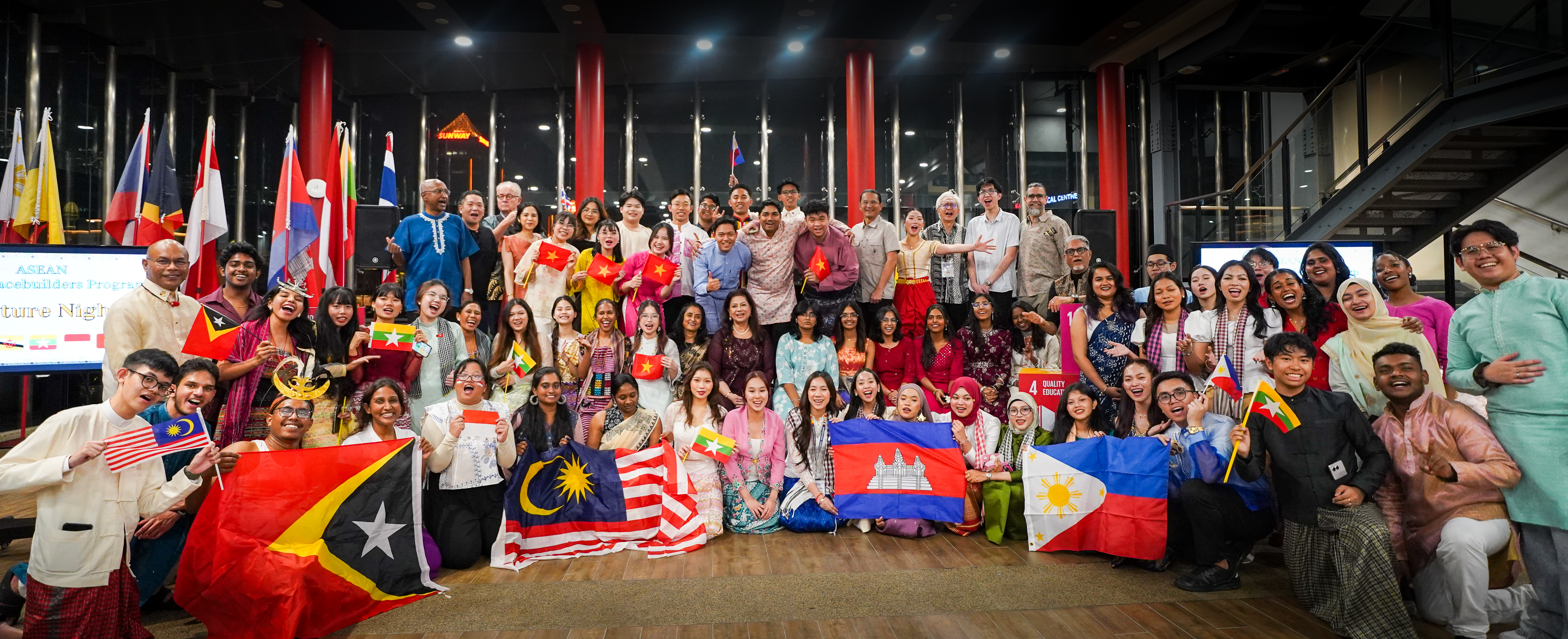 Alumni network together